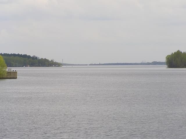Рыбалка с лодки на водохранилище